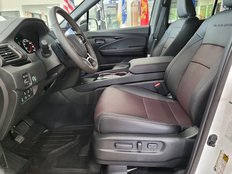2025 Honda Ridgeline Black Edition photo 4
