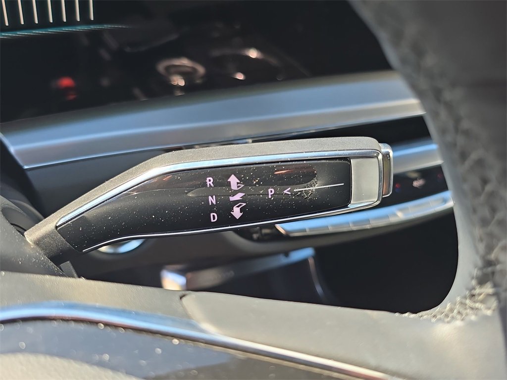 2024 Cadillac Lyriq Luxury photo 16