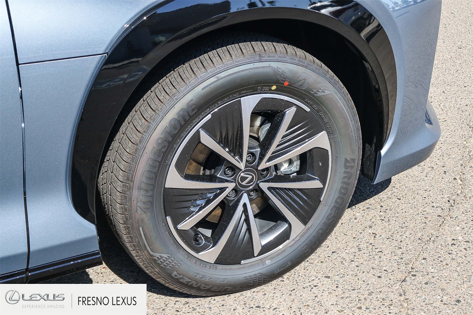 2025 Lexus RZ 450e photo 9