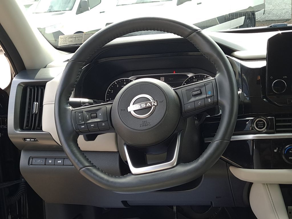 2024 Nissan Pathfinder SL photo 14