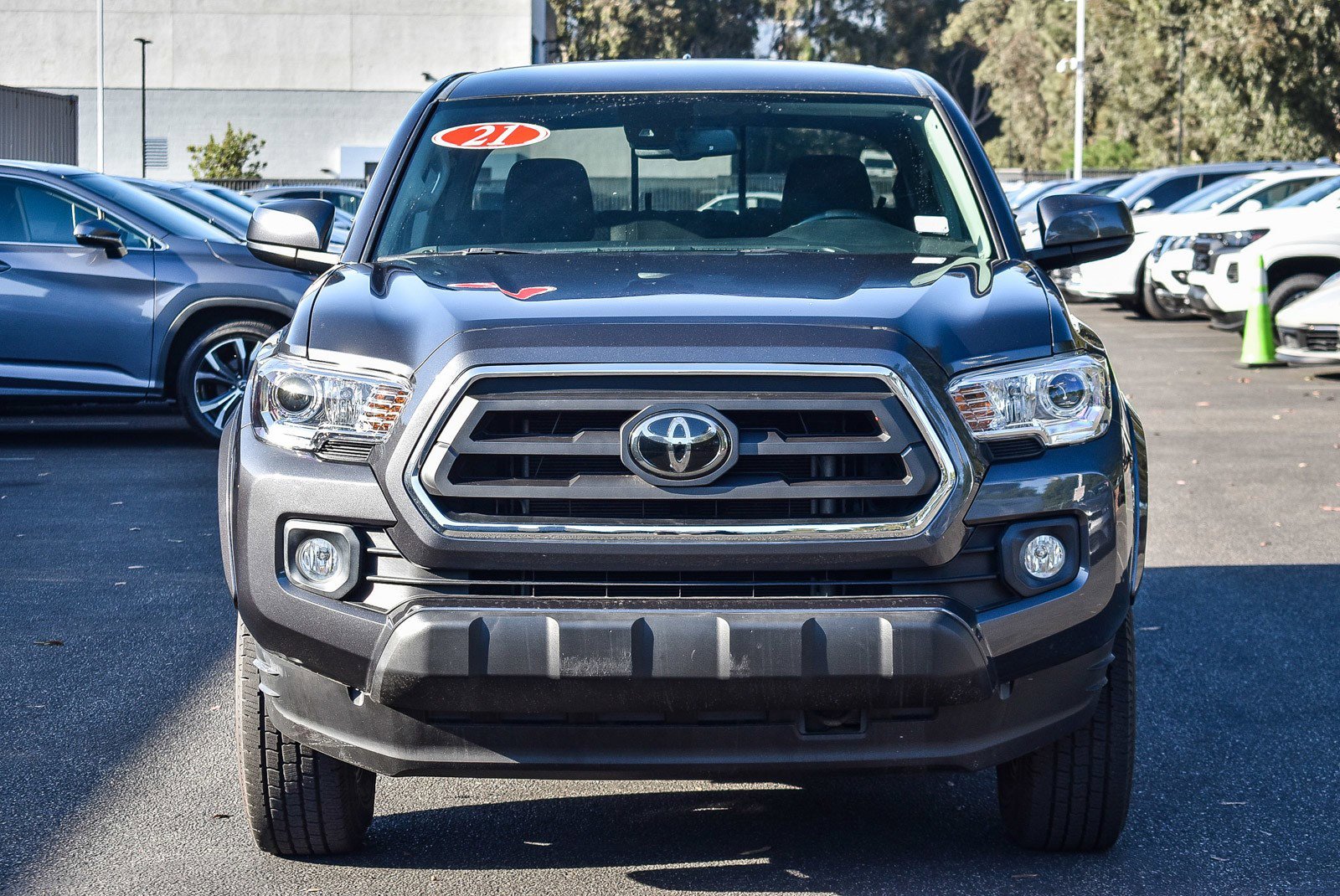 2021 Toyota Tacoma SR5 photo 2