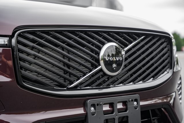 2026 Volvo XC60 B5 Hybrid photo 9
