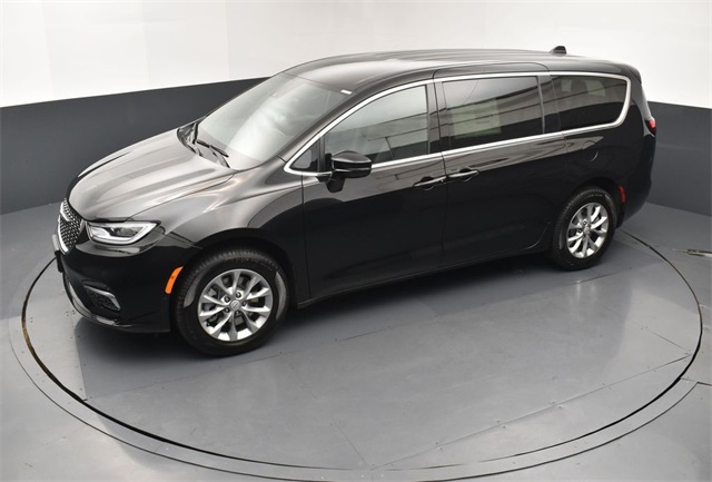 2026 Chrysler Pacifica photo 15