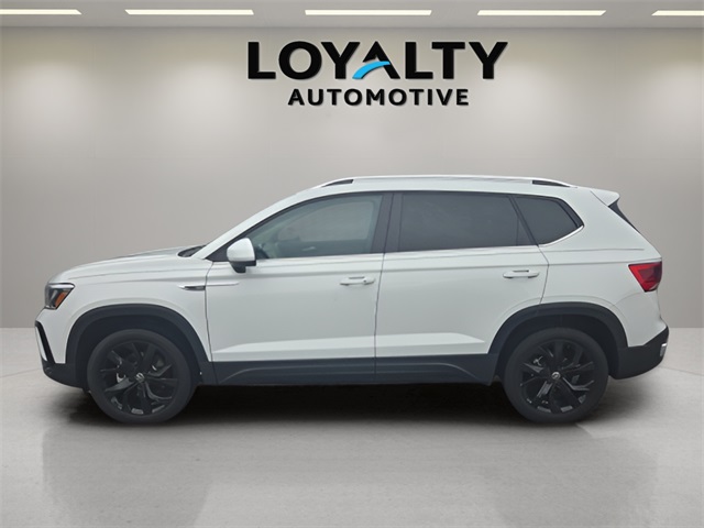 2024 Volkswagen Taos SE photo 2