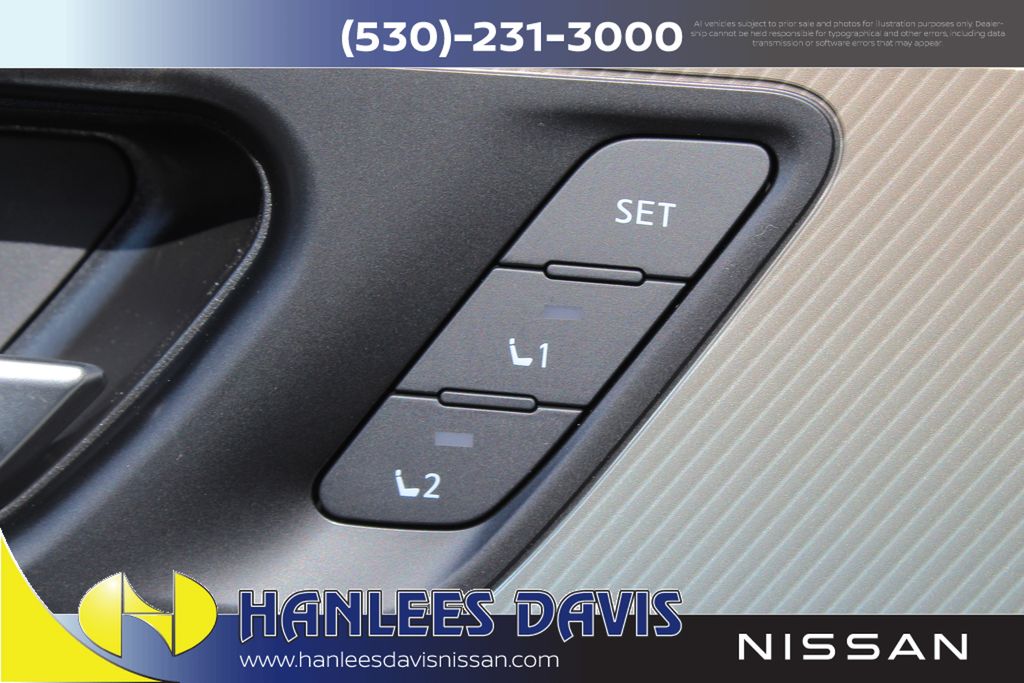 2025 Nissan Murano SL photo 11