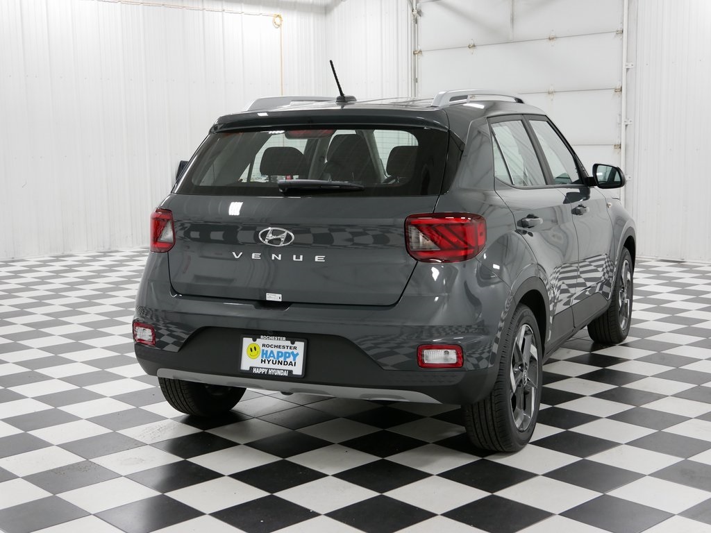 2025 Hyundai Venue SEL photo 4