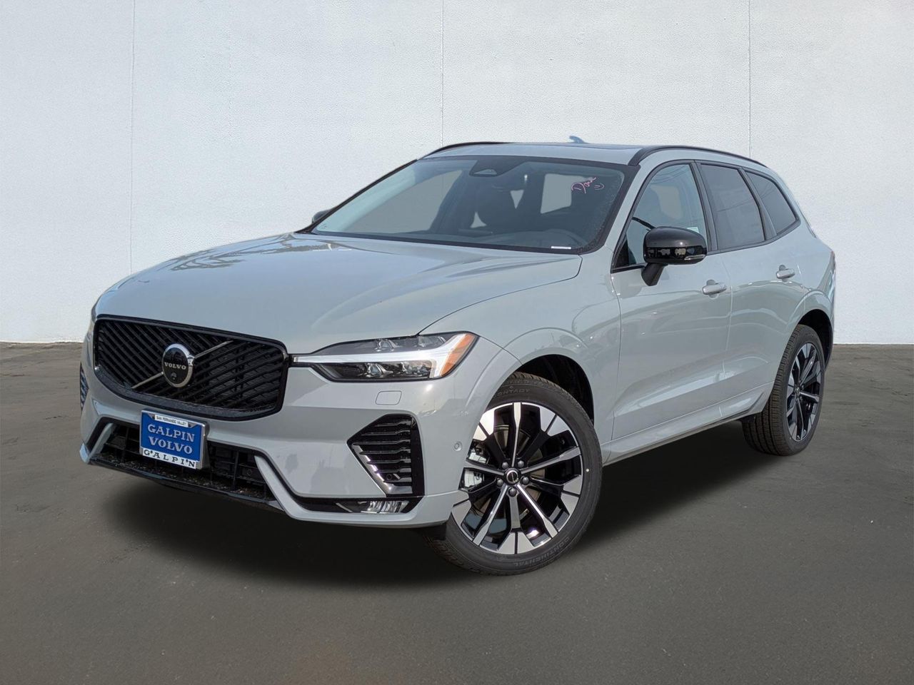 2026 Volvo XC60 Plus's photo