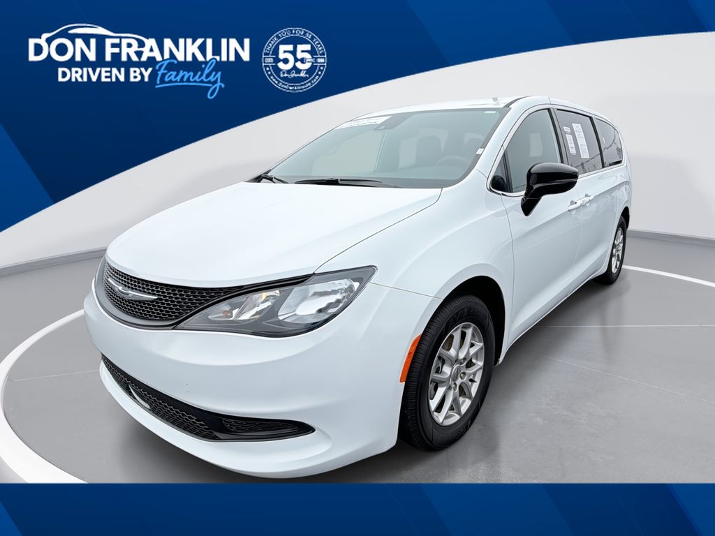 2025 Chrysler Voyager LX