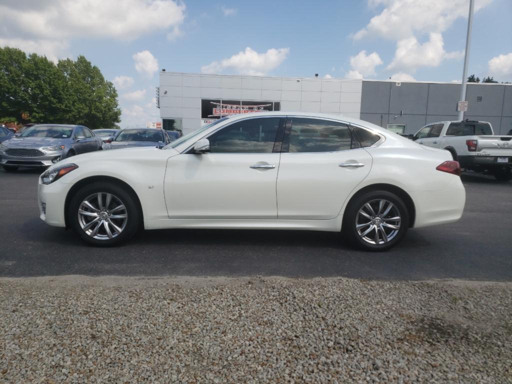 2019 Infiniti Q70 photo 3