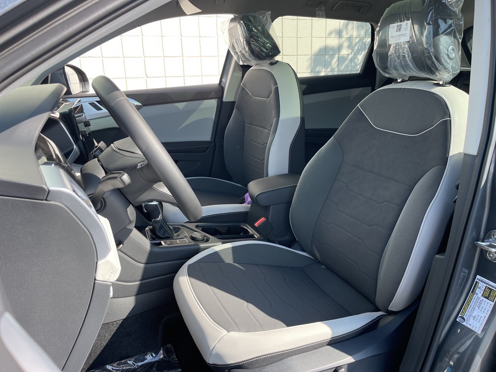 2025 Volkswagen Taos SE photo 15