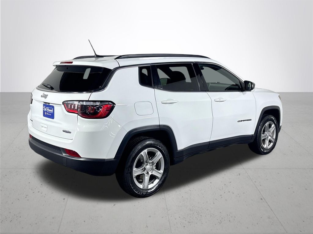 2024 Jeep Compass Latitude photo 2