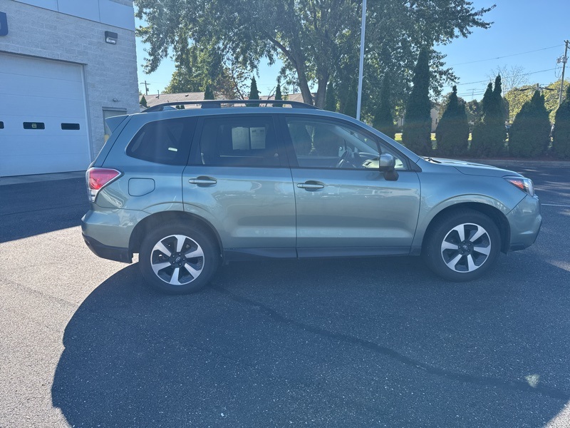 2018 Subaru Forester 2.5i Premium photo 4