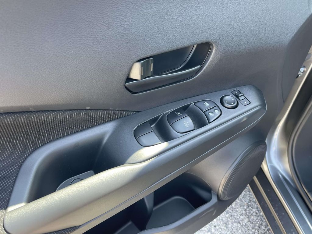 2025 Nissan Kicks Play S photo 17
