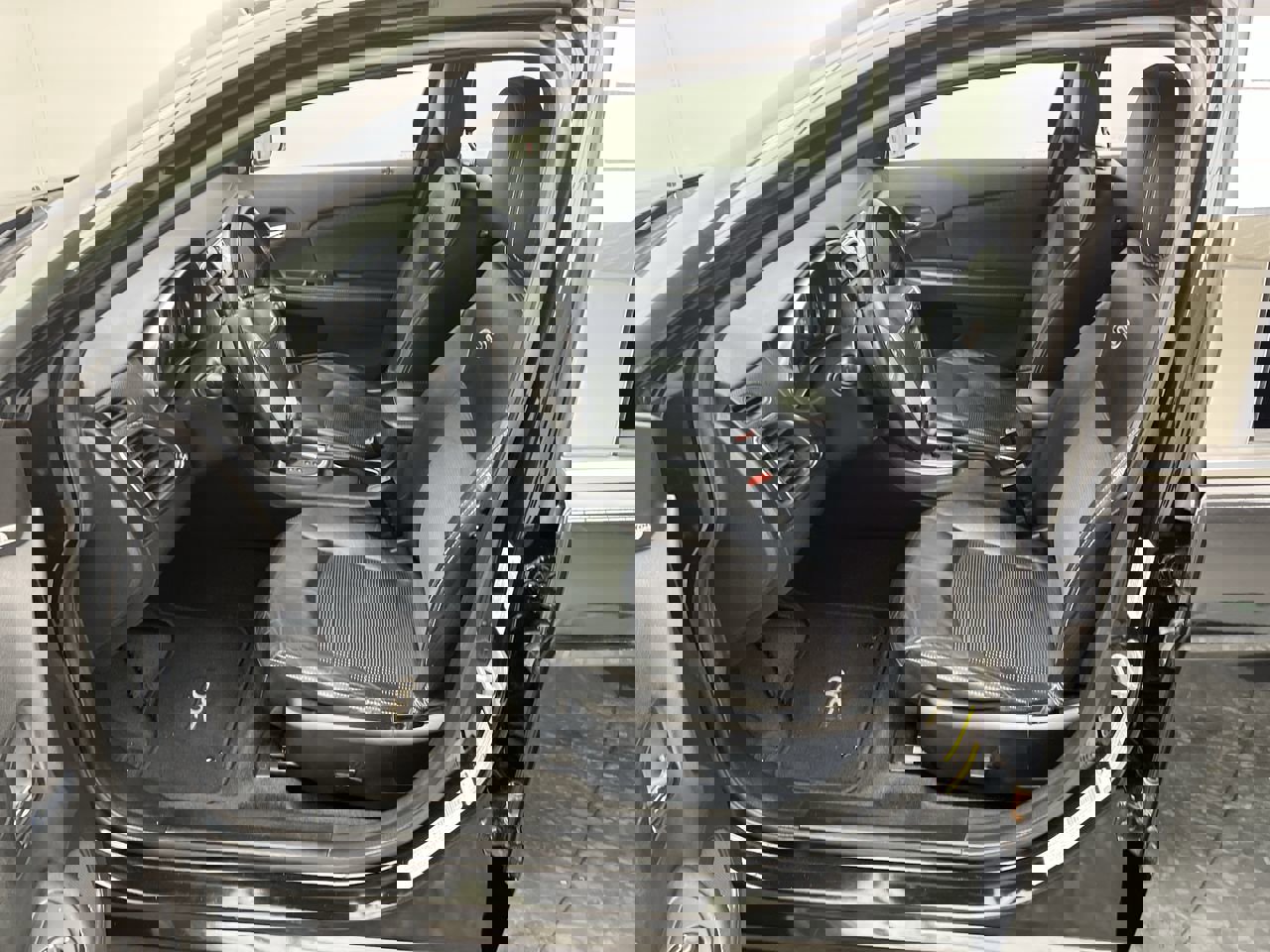 2012 Chrysler 200 S photo 3