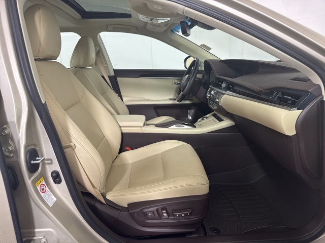 2017 Lexus ES 350 photo 4