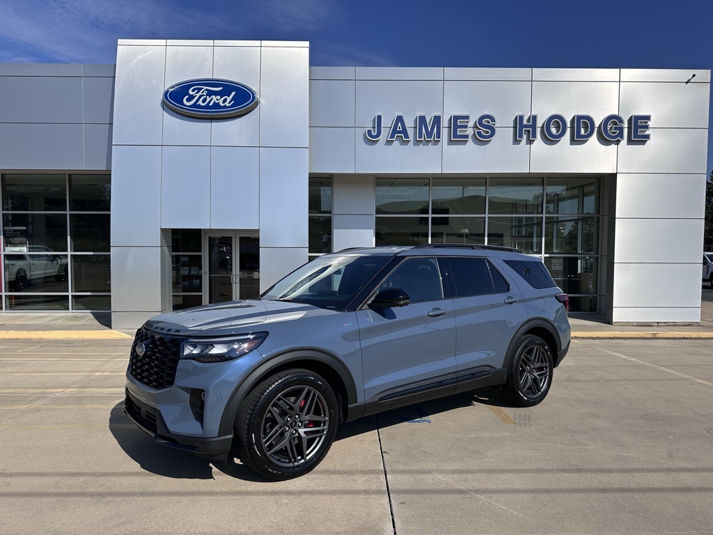 2025 Ford Explorer ST-LINE's photo