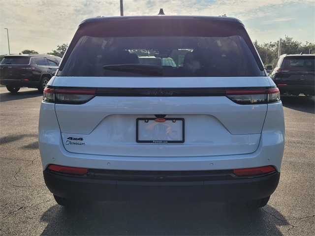 2025 Jeep Grand Cherokee Altitude photo 6