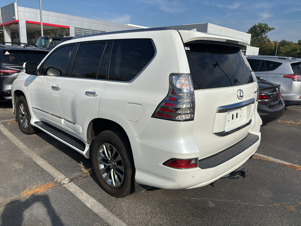2017 Lexus GX 460 Luxury photo 2