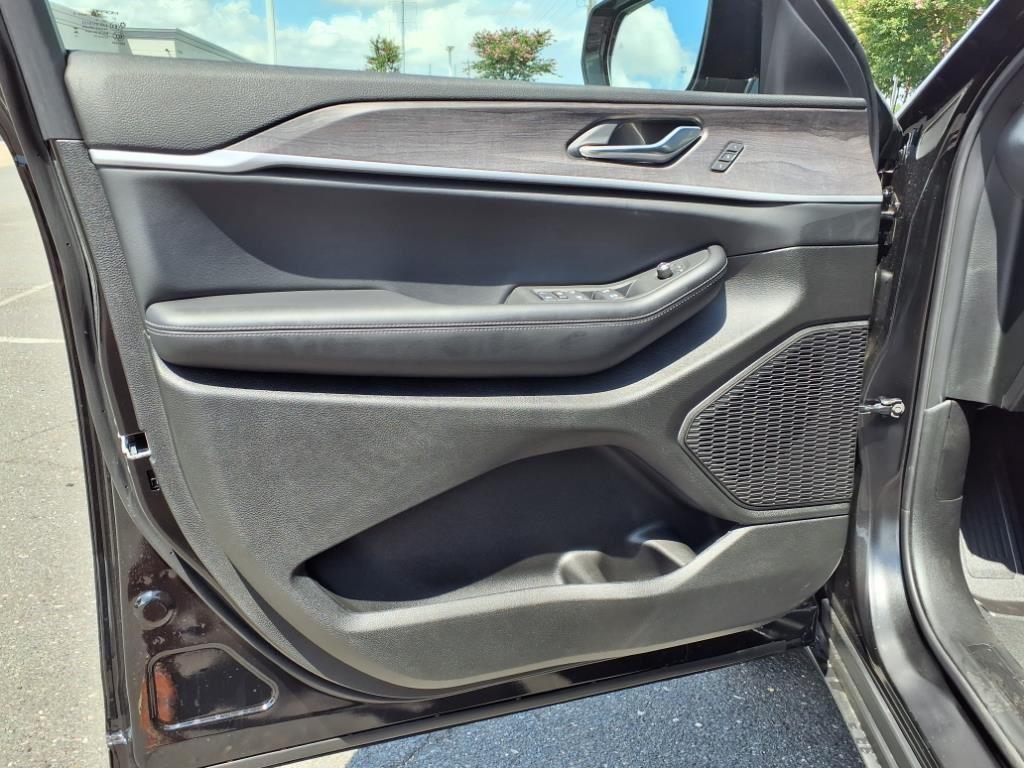 2025 Jeep Grand Cherokee Limited photo 4