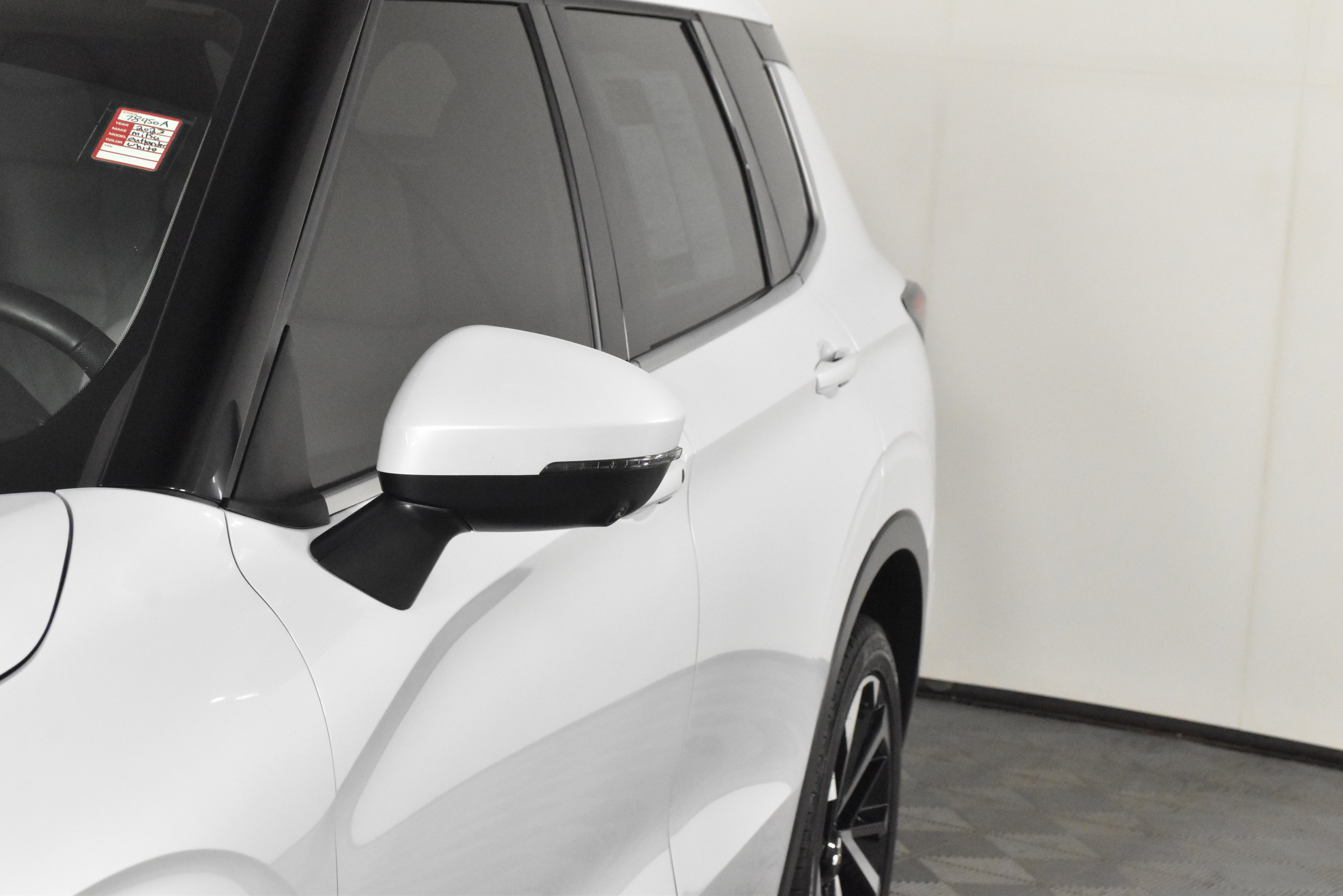 2023 Mitsubishi Outlander SEL 40th Anniversary Edition GT photo 3