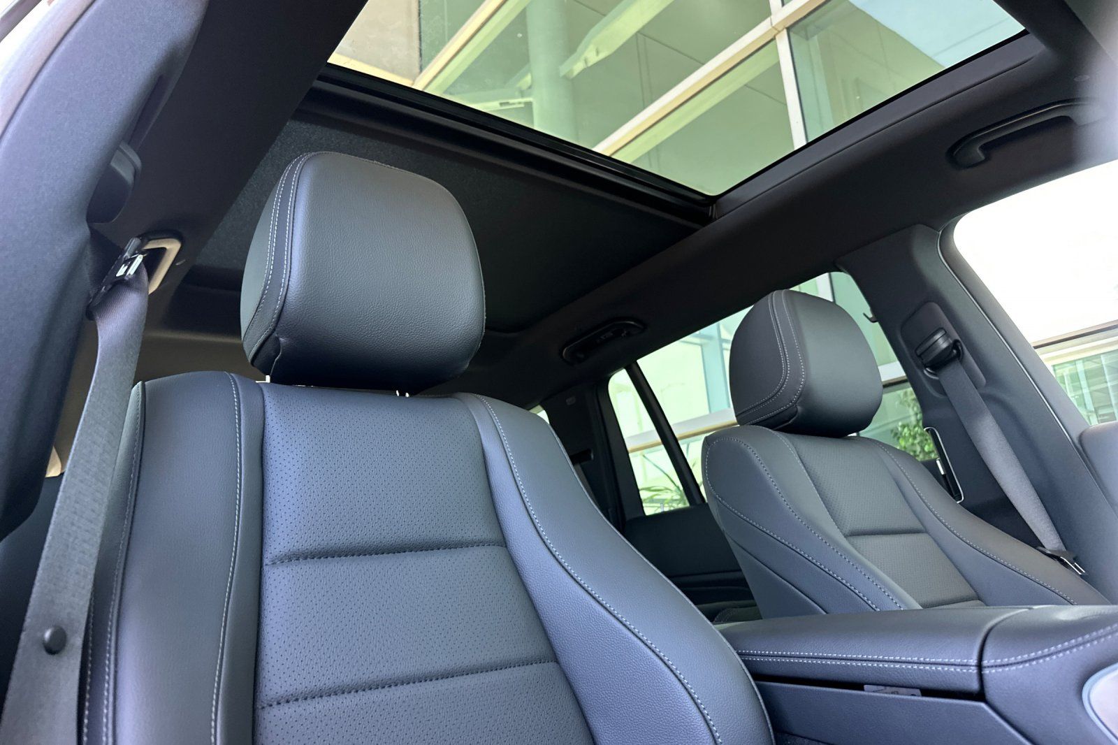 2025 Mercedes Benz GLS 450 4MATIC photo 3