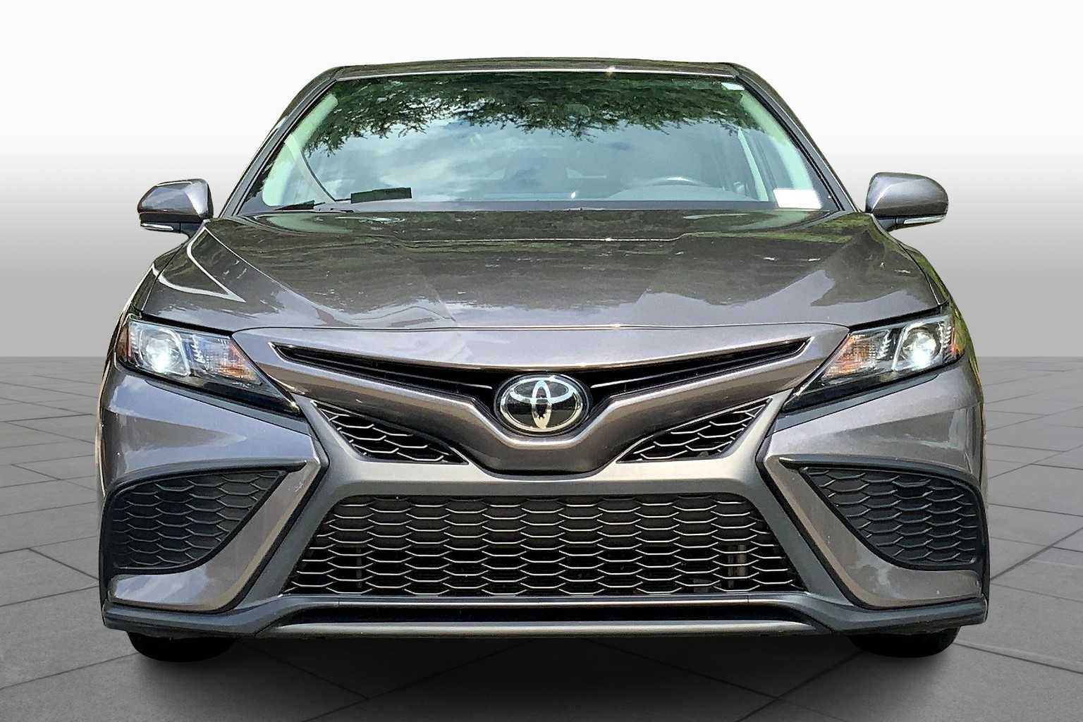 2024 Toyota Camry SE photo 3