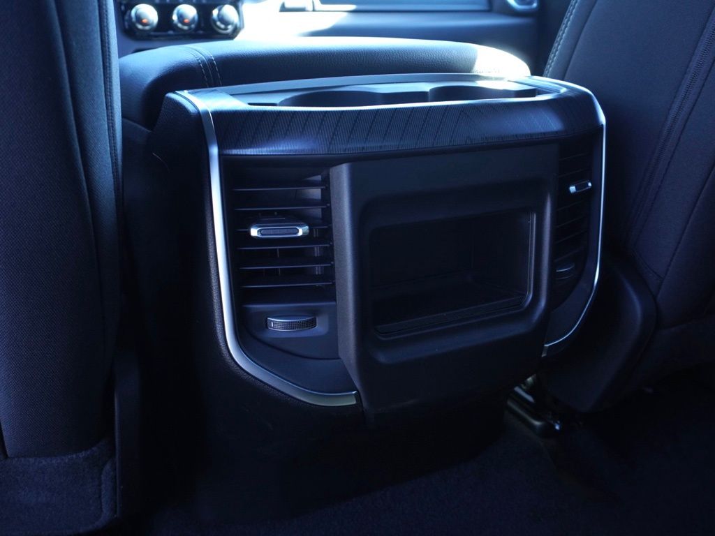 New 2025 Diamond Black Crystal Pearl-Coat Exterior Paint RAM Big Horn Sport Appearance Edition image 23