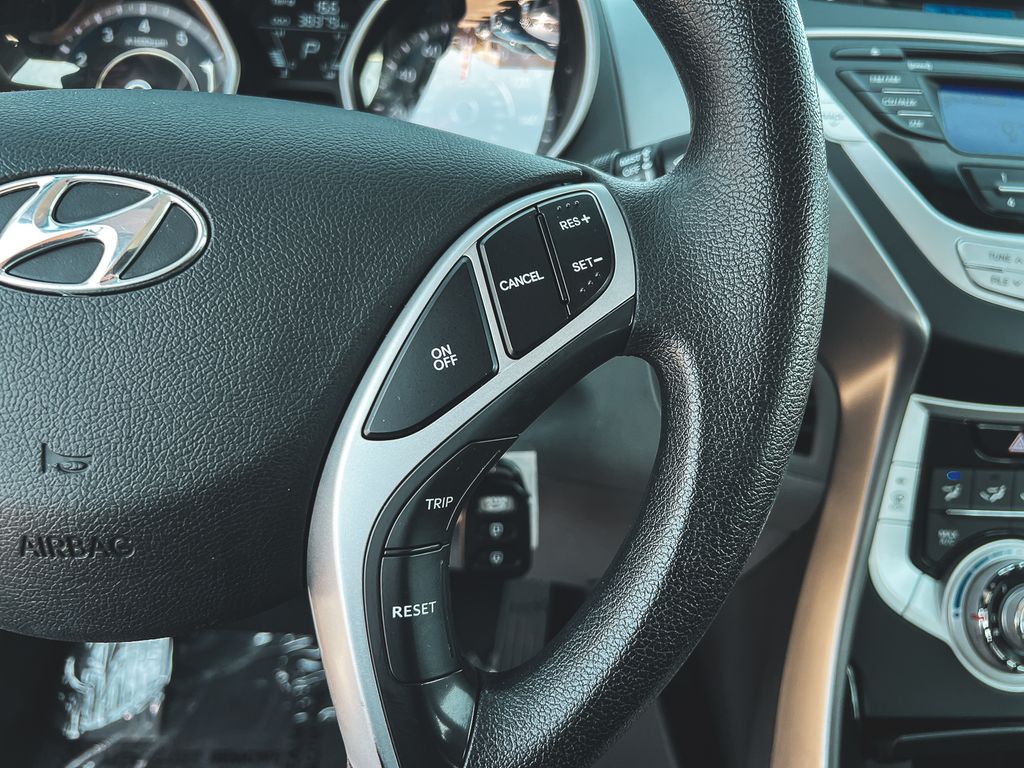 2012 Hyundai Elantra GLS photo 19