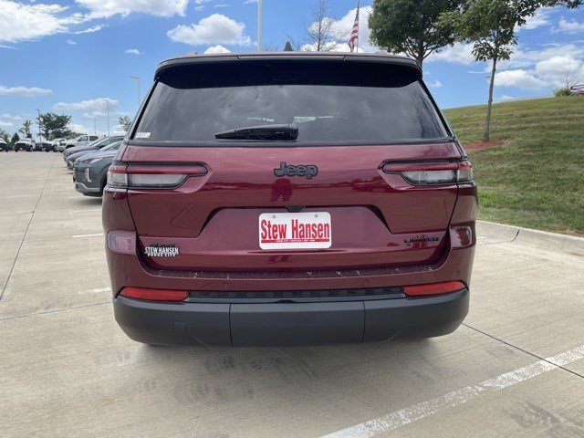 2025 Jeep Grand Cherokee Limited photo 2