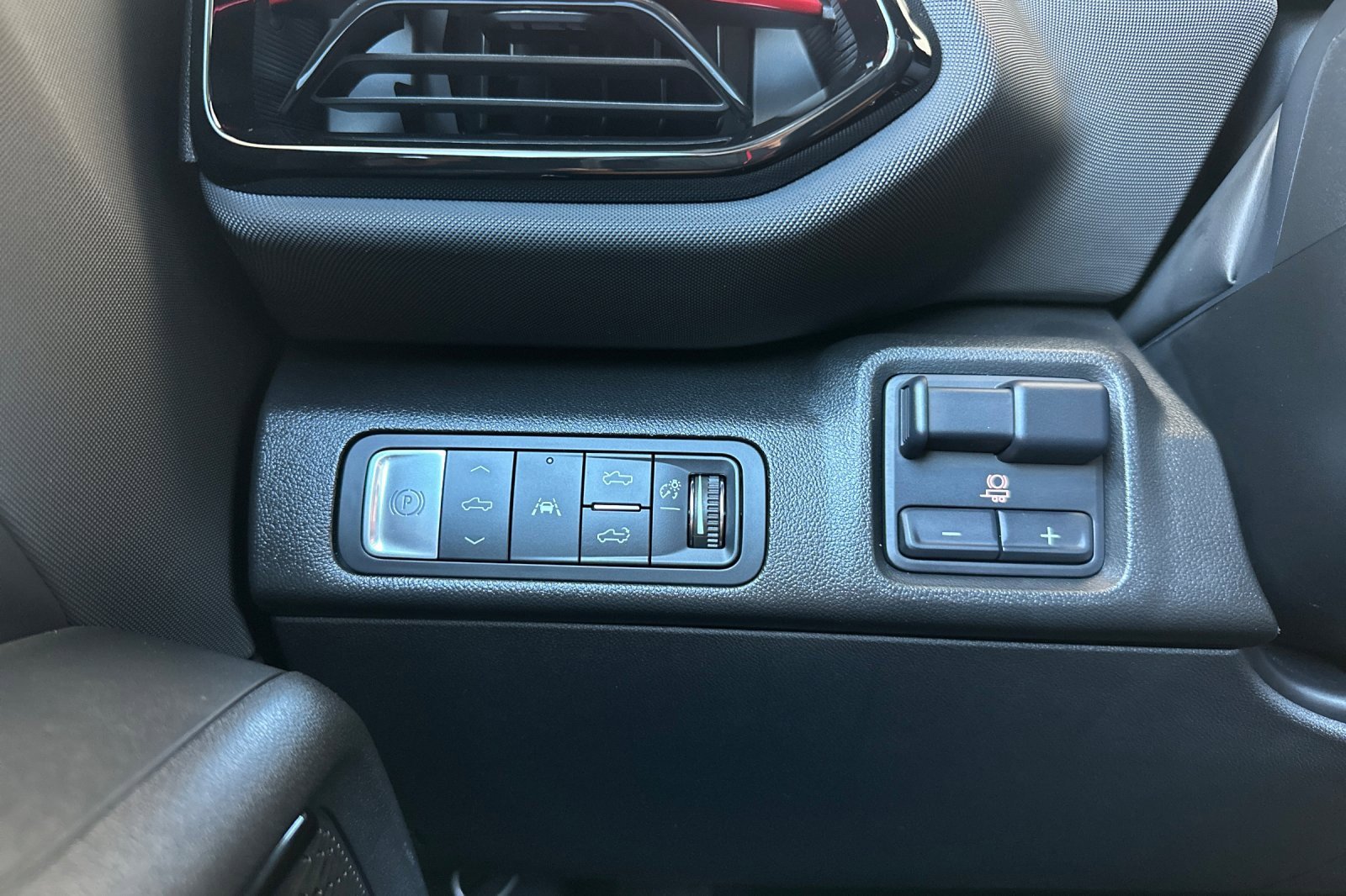 2024 Chevrolet Silverado EV RST photo 21
