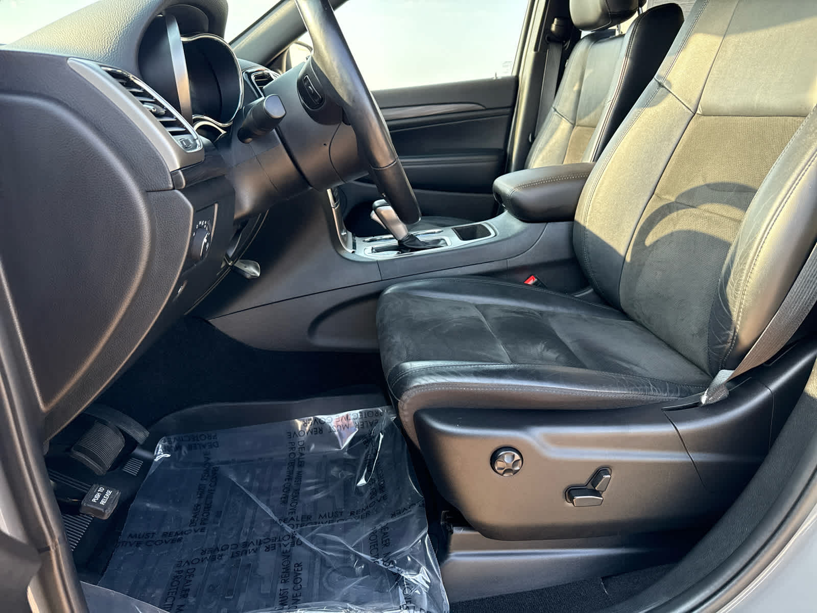 2021 Jeep Grand Cherokee Laredo X photo 15