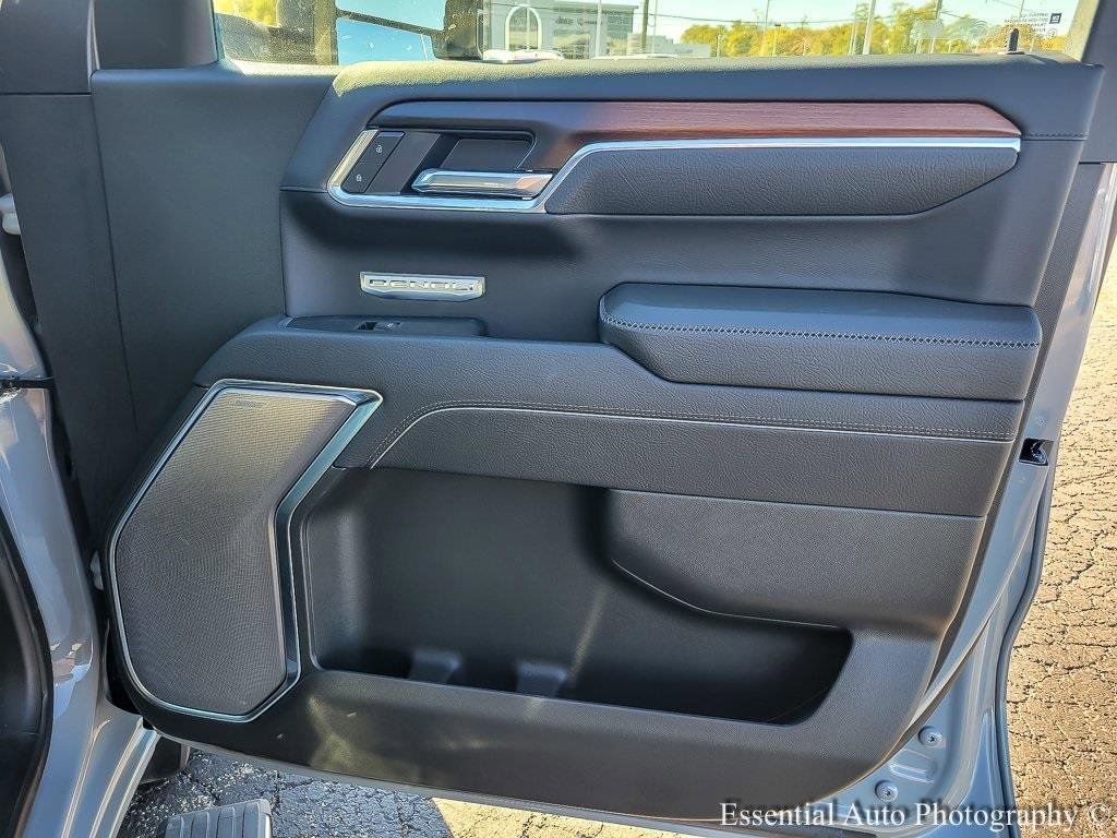 2025 GMC SIERRA - Image 21