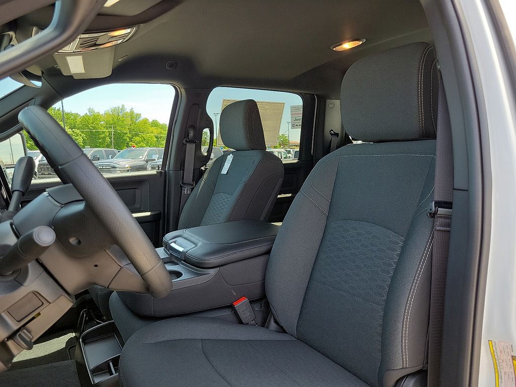 2025 Ram 2500 Tradesman photo 11