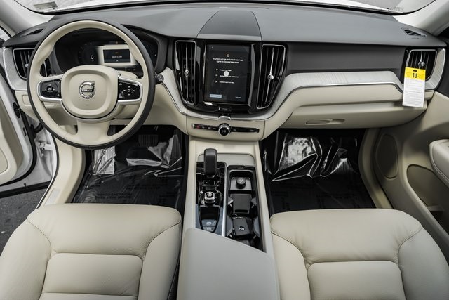 2025 Volvo XC60 Hybrid T8 Plus photo 16