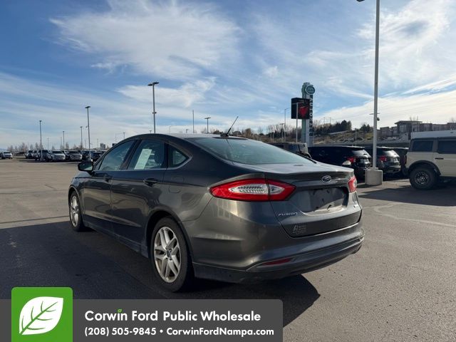2015 Ford Fusion SE photo 3
