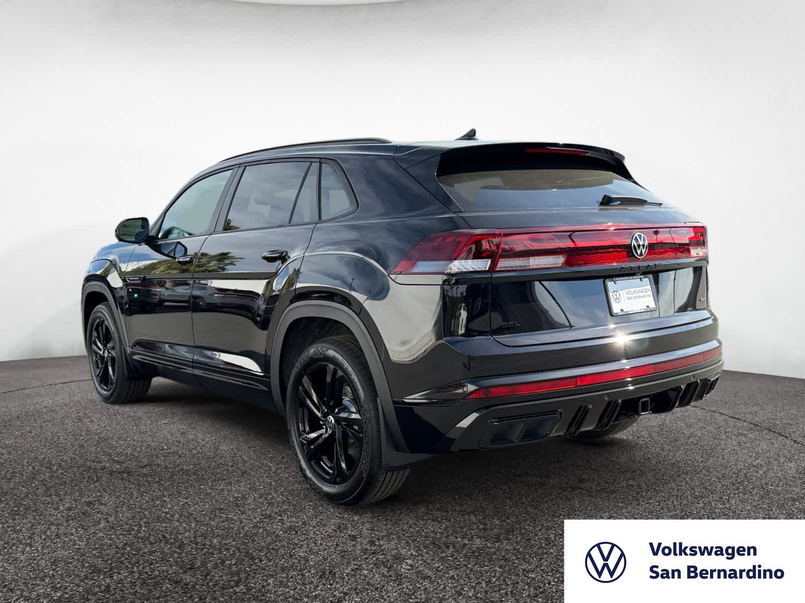 2026 Volkswagen Atlas Cross Sport SEL R-Line photo 3
