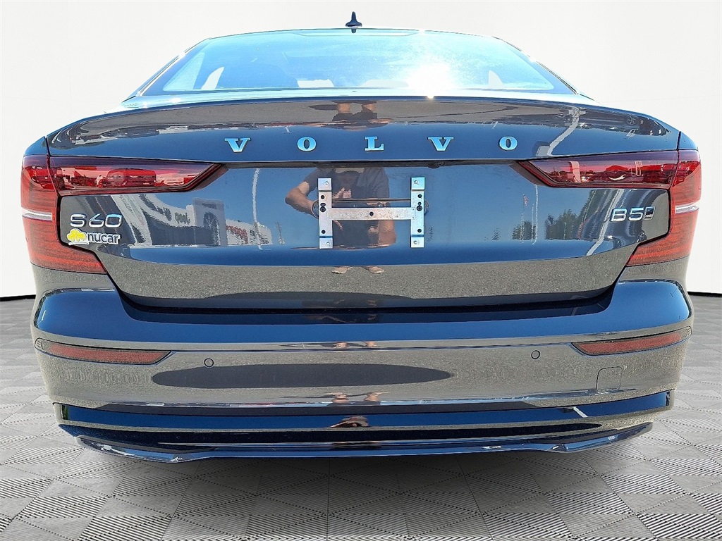 2025 Volvo S60 B5 Core photo 6