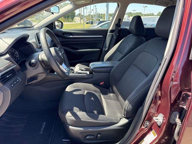 2023 Nissan Altima 2.5 SV photo 11