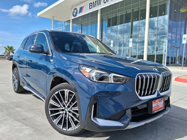 2026 BMW X1 28i's photo