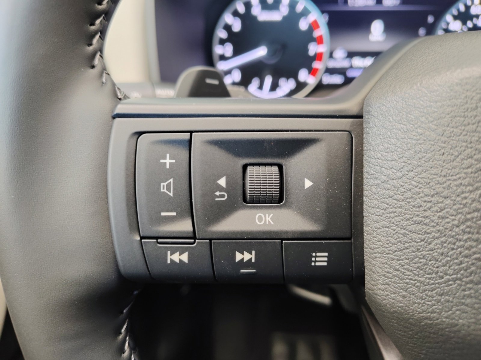 2025 Nissan Rogue SV photo 15
