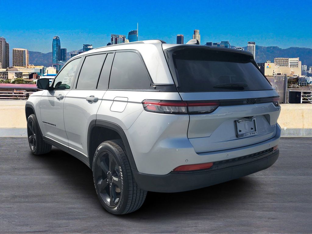 2025 Jeep Grand Cherokee Altitude X photo 4
