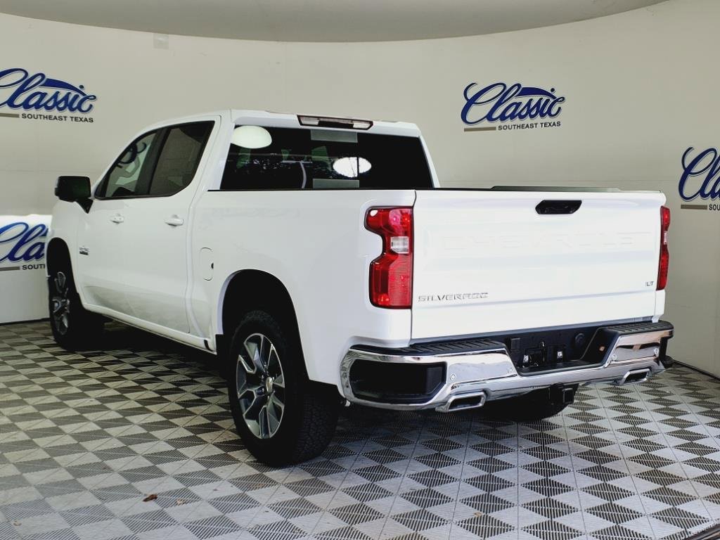 2025 Chevrolet Silverado 1500 LT photo 2