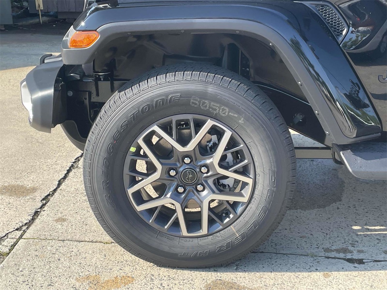 2025 Jeep Wrangler Sahara photo 32