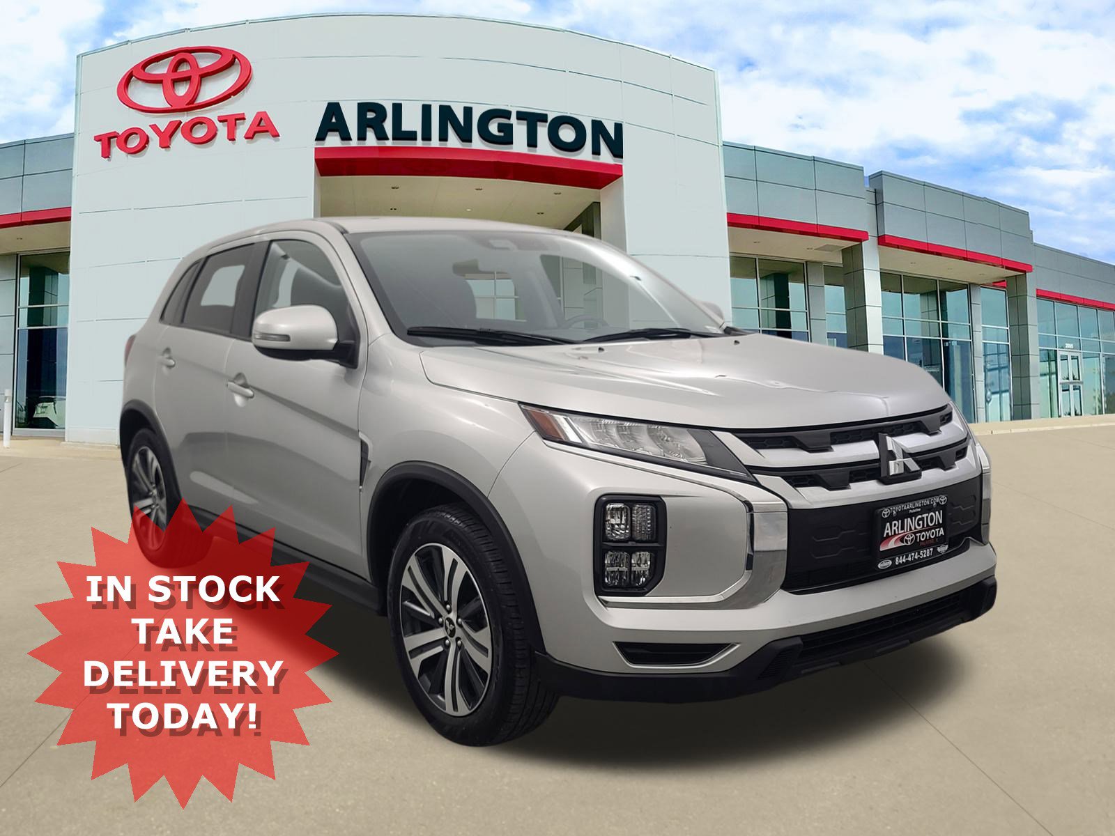 2024 Mitsubishi Outlander Sport SE's photo