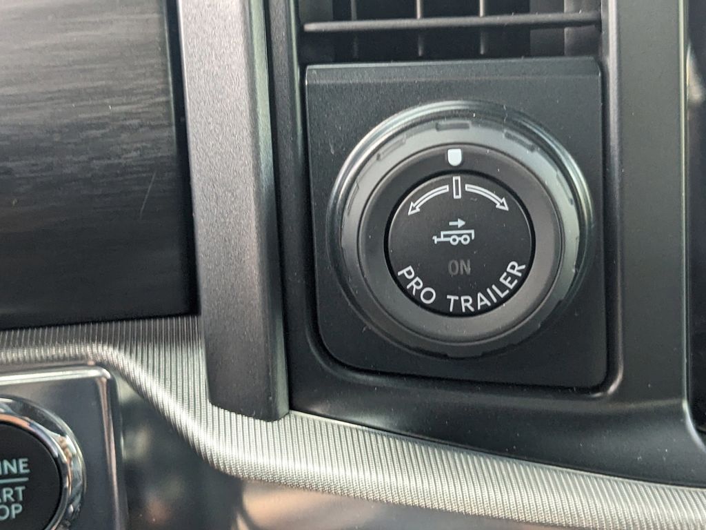 2025 Ford F-150 Lariat photo 24