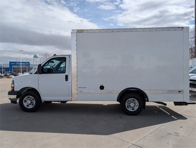 2024 Chevrolet Express Cutaway 3500 photo 2