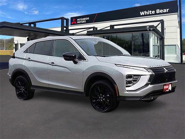 2025 Mitsubishi Eclipse Cross LE's photo