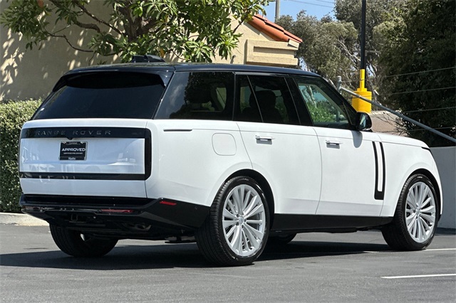 2024 Land Rover Range Rover SE photo 4