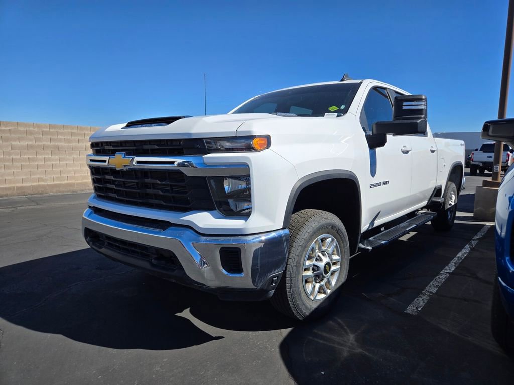 2024 Chevrolet Silverado 2500HD LT photo 2