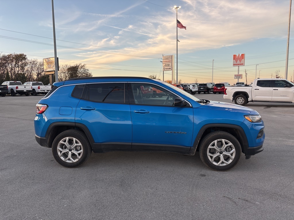 2025 Jeep Compass Latitude photo 2